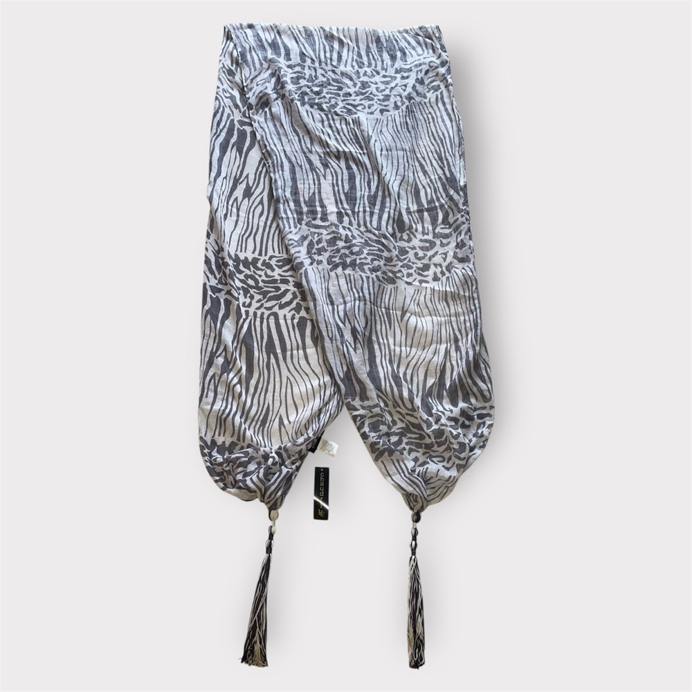 Chaudry Gray & White Sheer Animal Print Fringed Scarf